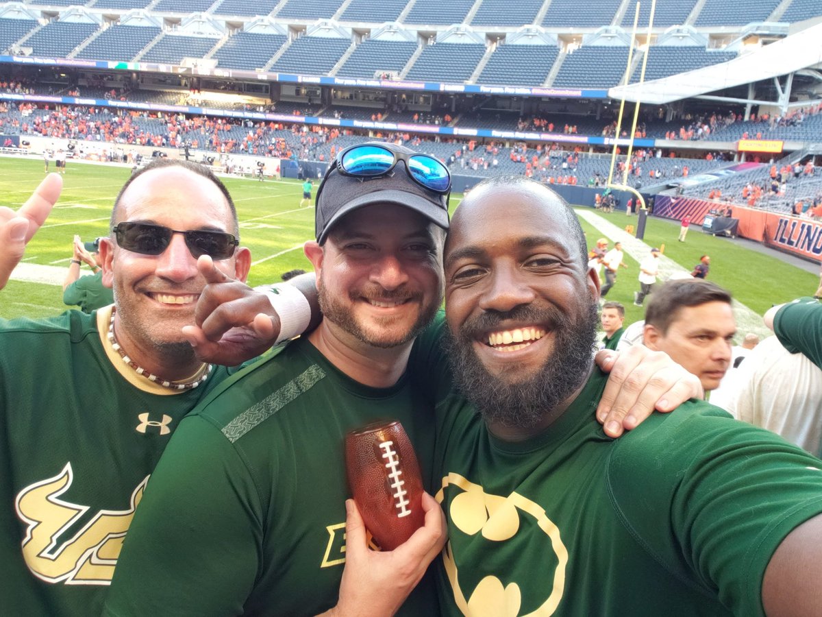 Upt0wn_99's tweet photo. #usfvirtualtailgate https://t.co/LhMburgyJ6