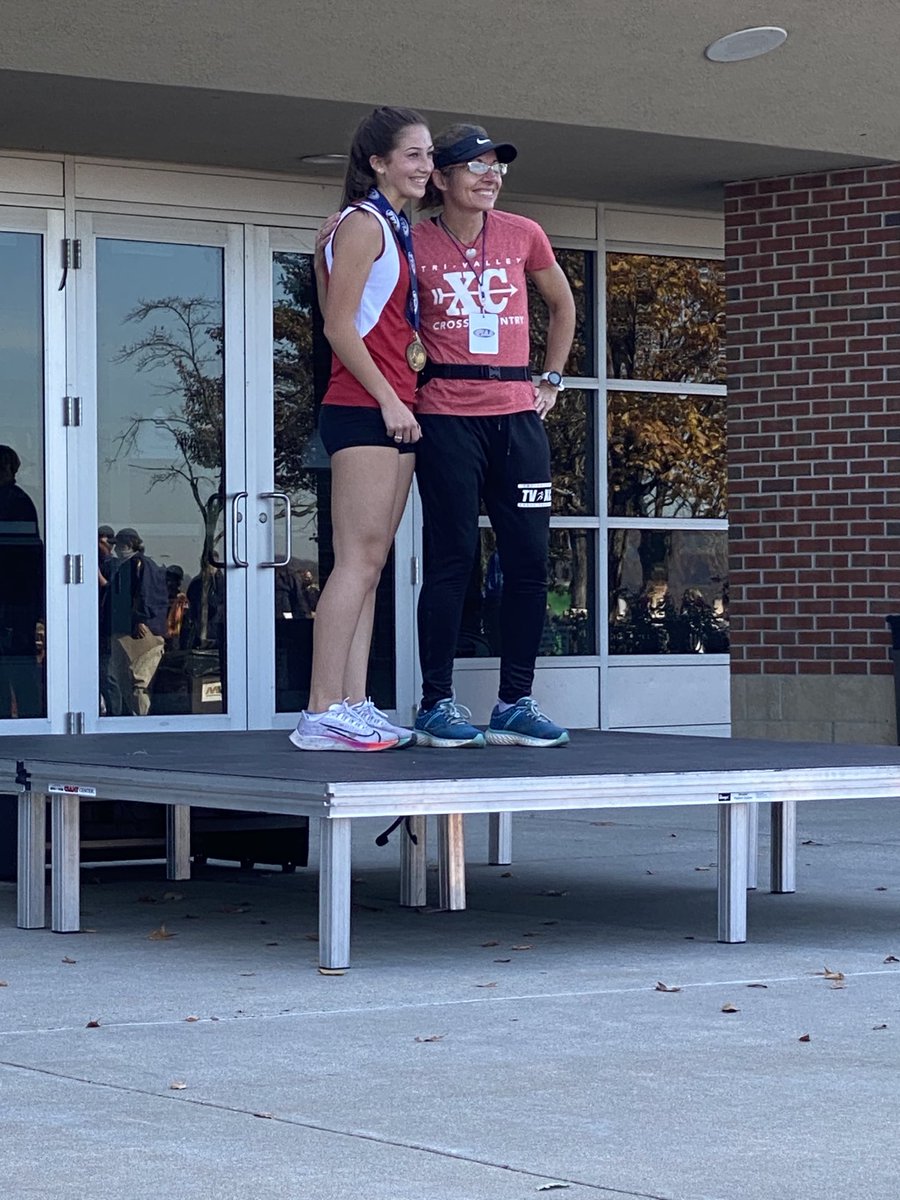 Samantha and Coach Ulicny and a 17th place medal!!! 🏅 🐾 👍 💪
