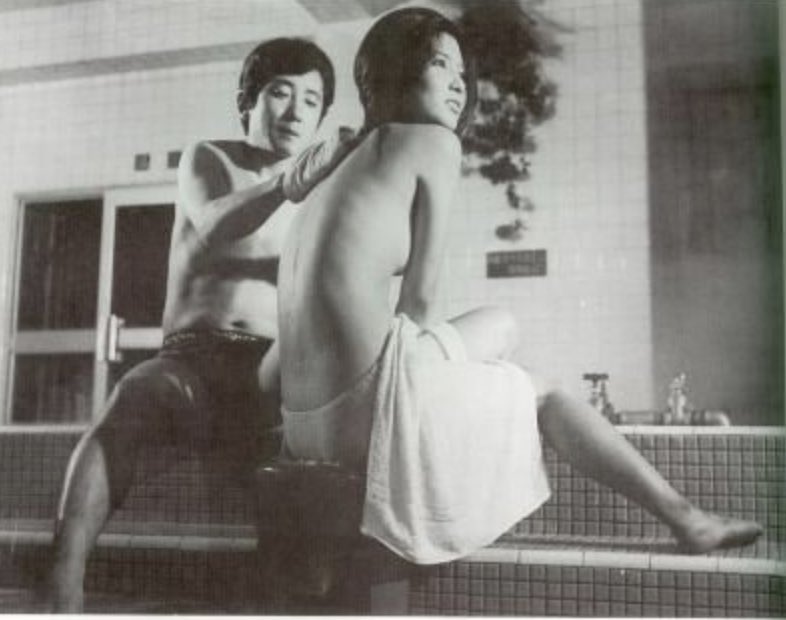 근조 송재호 배우님. 존재만으로 그 장면의 핍진성을 높여주시던 한국영화의 영원한 현역. 그저 전형적인 아버지 캐릭터와 거리 있는 역할 많이...