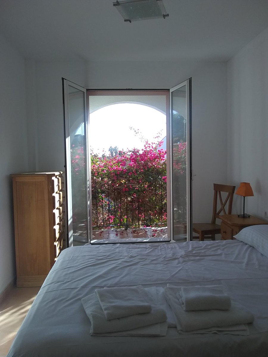 nunubelle76's tweet photo. Empty spaces... #outofseason #emptyhotels #silence #lamalvarrosa https://t.co/dViT21wpRy