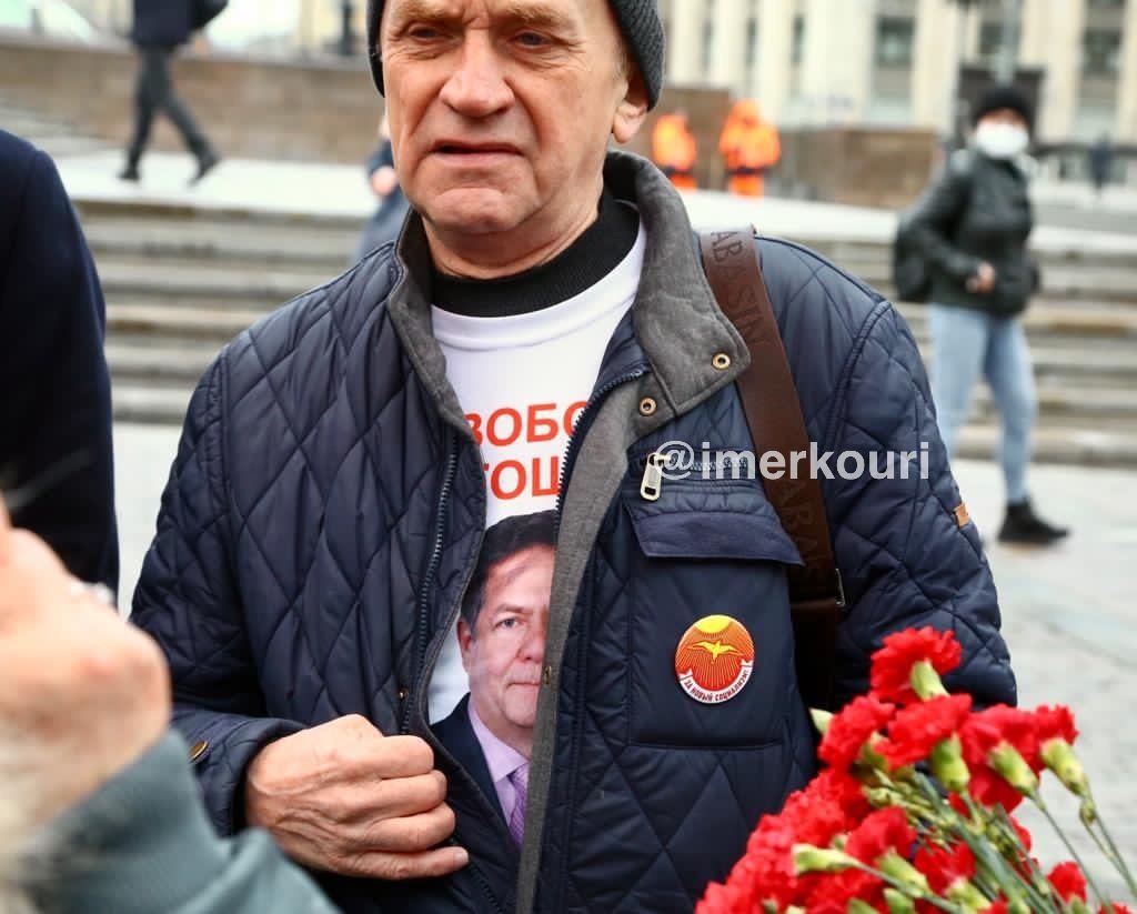 С Днём Великой Октябрьской Социалистической Революции, товарищи!