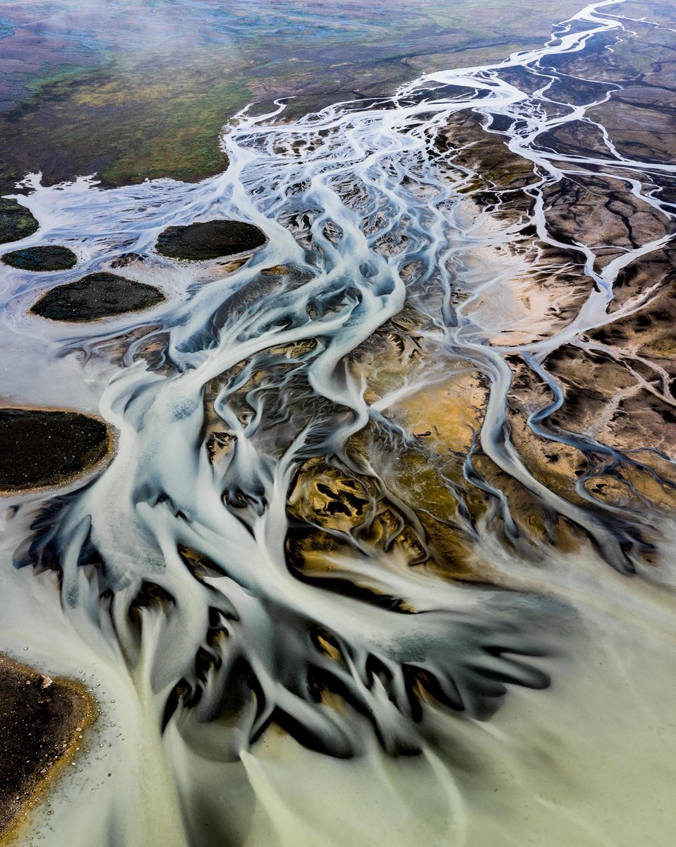 gorgeous_pix's tweet image. Bird’s eye view of a river in Iceland creating a surreal looking landscape  - more of my abstract landscapes at IG: @glacionaut. From u/jay_march_ on Reddit #surreallookinglandscape #icelandcreating #eyeview #bird’ #abstractlandscapes #river #ig #glacionaut