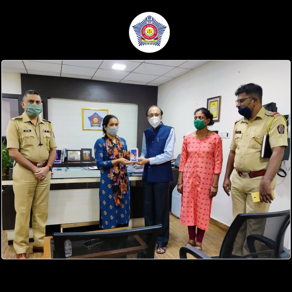 MumbaiPolice's tweet photo. How it started             How it’s going https://t.co/cmIYtBQGkq