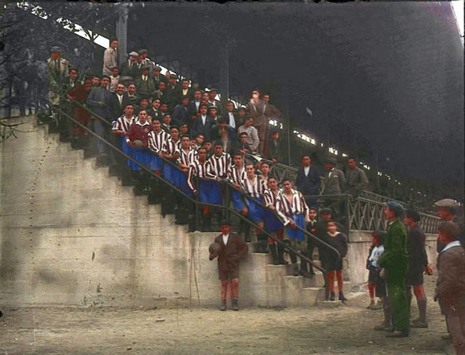 FOTOS HISTORICAS O CHULAS DE FUTBOL - Página 18 EmO8pSCWEAcpA_Z?format=jpg&name=small