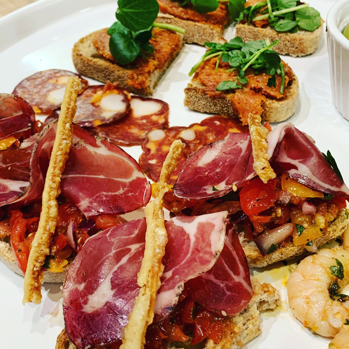 Few bites washed down with some #champagne happy weekend to all 🥂 #Lockdown2 #foodie #curedmeat #nibbles #tapas #homecook #plsfollow