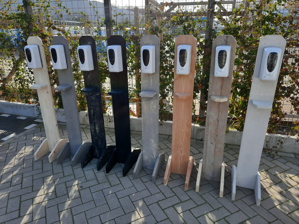 Desinfectie zuilen van steigerhout! €149 per stuk inclusief dispenser. Grotere aantallen nodig? Neem dan contact met ons op. Kijk ook op ksmsteigerhout.nl/c-5499014/desi… voor de verschillende modellen.