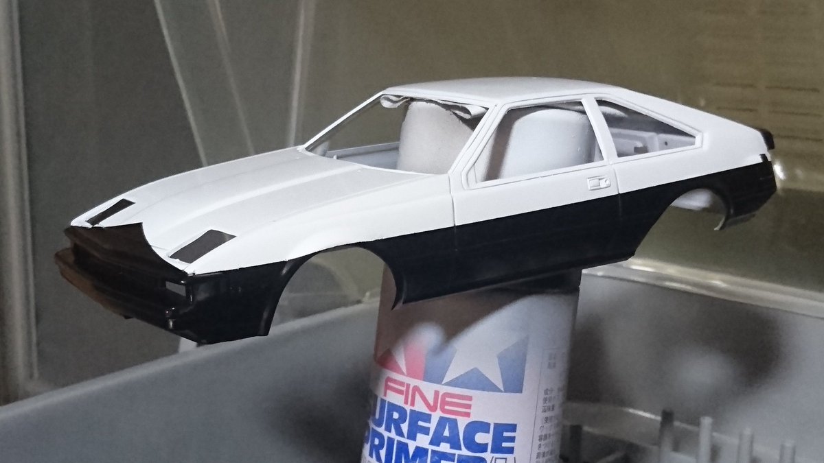 Yos V Twitter 架空モデリング楽しい アリイのxx ボディの塗り分けまで完了 実際にはこんな車両ないんだけどね 笑 そして 内装はシートまわりのあずき色を塗ってあげました 明日はボティに自作したデカール貼ってあげて 内装周り作ります