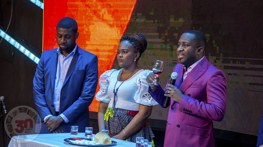 ce_phila's tweet image. #PROSTERNES ( JOUR 1 )
Thème : RAPPEL

Nous savons que Dieu n'exauce point les pécheurs; cependant, si quelqu'un l'honore et fait sa volonté, c'est celui-là qu'il exauce.…( Jean 9:30-31 )

Et nous, pendant ces 30 jours de PROSTERNÉS, nous avons décidé de l'honorer.