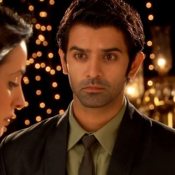 Falakangel8's tweet photo. He was lost in her beauty...#SanayaIrani #BarunSobti #SaRun #ArnavKhushi #ArShiRabbaVe #RabbaVe #SanayaBarun #SaRunIPKKND #WeWantSaRunNewShow #WebSeries #MusicVideo @StarPlus @DisneyPlusHS @ZeeMusicCompany @ZEE5Premium https://t.co/M4iwUR5L9P