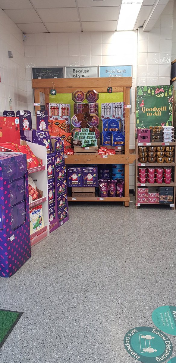 Emma17914455's tweet photo. Bringing in the Christmas spirit at CEC Thrapston store. 🎄 
Everything you need from chocolate to a gift set.🎁
Encouraging free from, vegan, local and the new eco range. 
Keep safe everyone. 🥰
@Dgrocker @BenGrove90 https://t.co/colsMLDmUQ