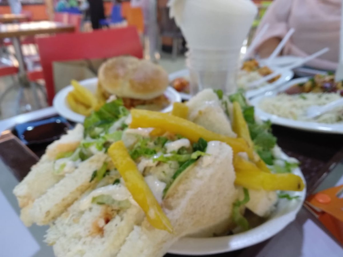 ISeemeRaja's tweet photo. Half of dma karachi team is having lunch
#ActivistsInKarachi
#HumBolengay
#ActivistsForPakistan
@Jaweria_Nehal
@hisbanspeaks
@Jaxim2020 https://t.co/JU5hUre6sM