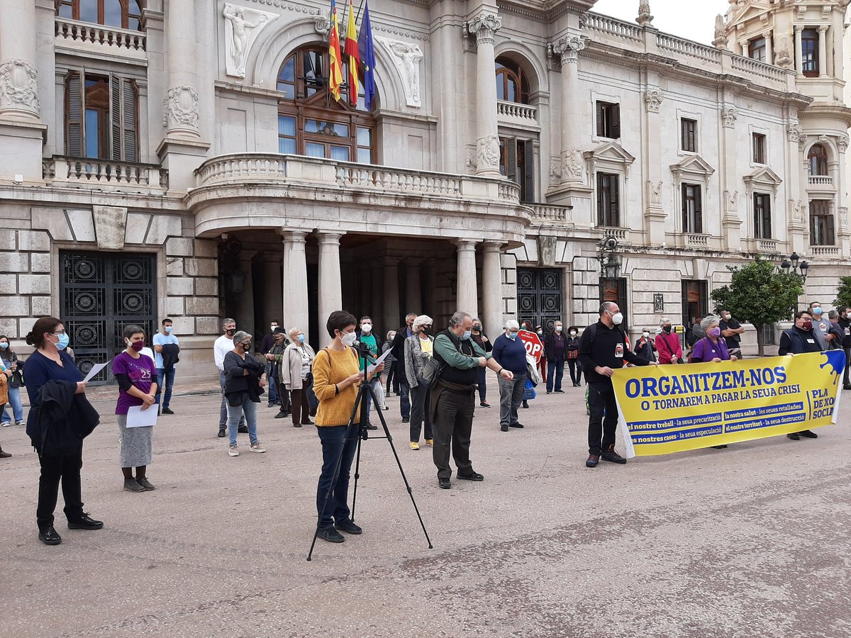 Hui a València en defensa dels serveis públics i perquè no volem pagar aquesta crisi les d sempre.
