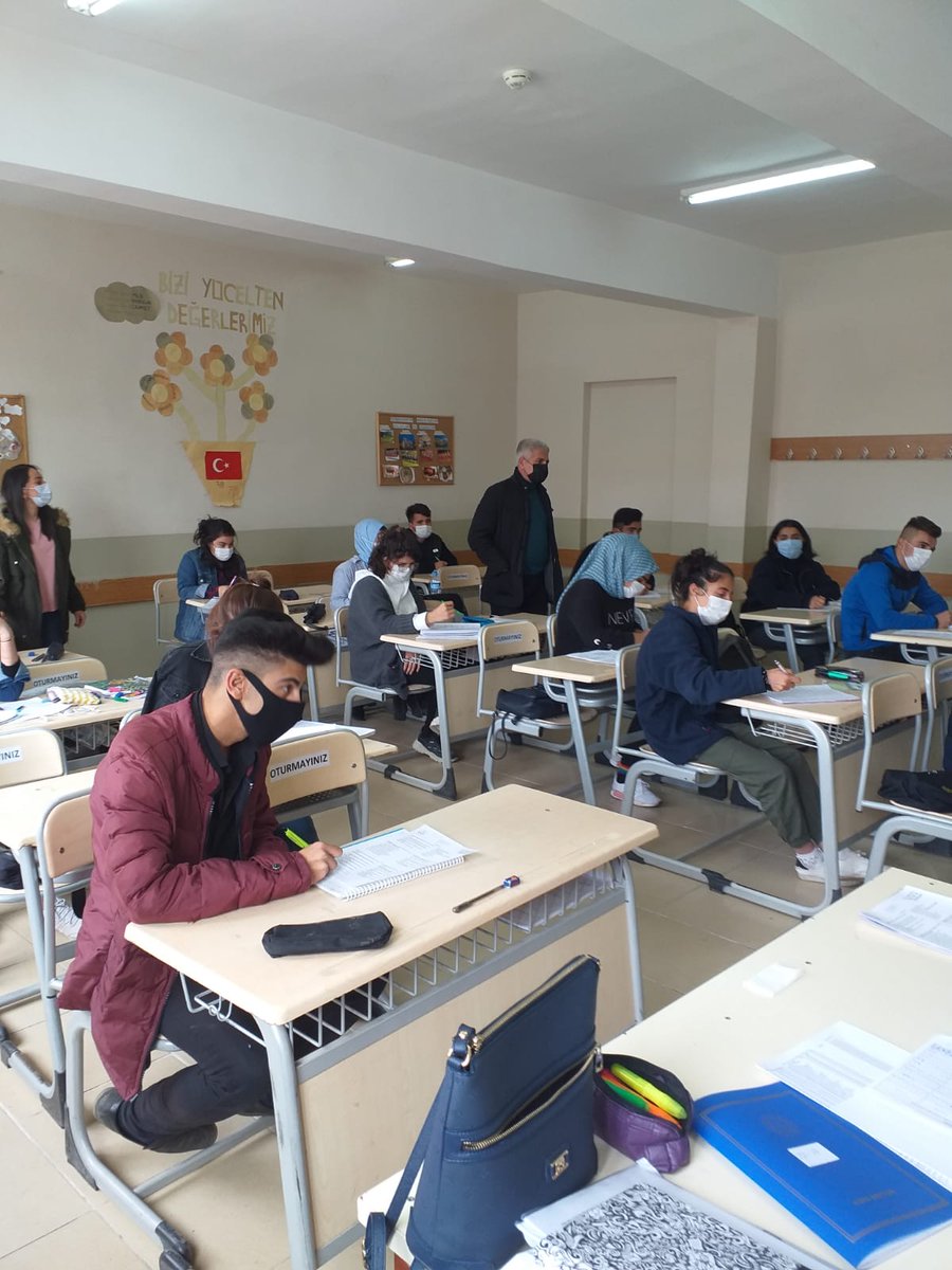 İlçe Milli Eğitim Şube Müdürümüz Sn Mehmet KARTAL DYK kurslarımızı ve COVİD-19 önlemlerimizi denetleyerek öğrencilerimizle hasbihal etti. Kendilerine teşekkür ederiz. <a href="/ziyaselcuk/">Ziya Selçuk</a> @a_karaaslan69 <a href="/mfaruktekinn/">Mehmet Faruk Tekin</a> <a href="/karaoglan_necmi/">M Necmi KARAOĞLAN</a> <a href="/mehmetk37779583/">mehmetkartal</a> <a href="/TUTAK_KYMKMLG04/">TUTAK KAYMAKAMLIĞI</a> <a href="/agrimem/">AĞRI MEM</a> <a href="/tutakmem/">Tutak İlçe MEM</a>