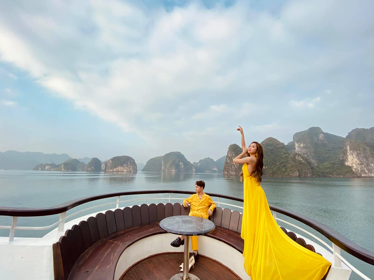 YourVietnamOrg's tweet photo. Hạ Long Bay, not recognized merely by #UNESCO as a World Natural Heritage https://t.co/MedlNCwn2y