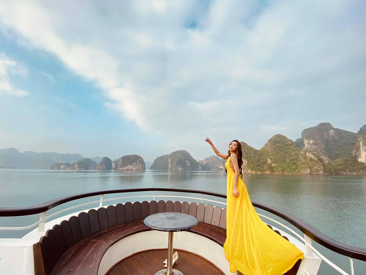 YourVietnamOrg's tweet photo. Hạ Long Bay, not recognized merely by #UNESCO as a World Natural Heritage https://t.co/MedlNCwn2y