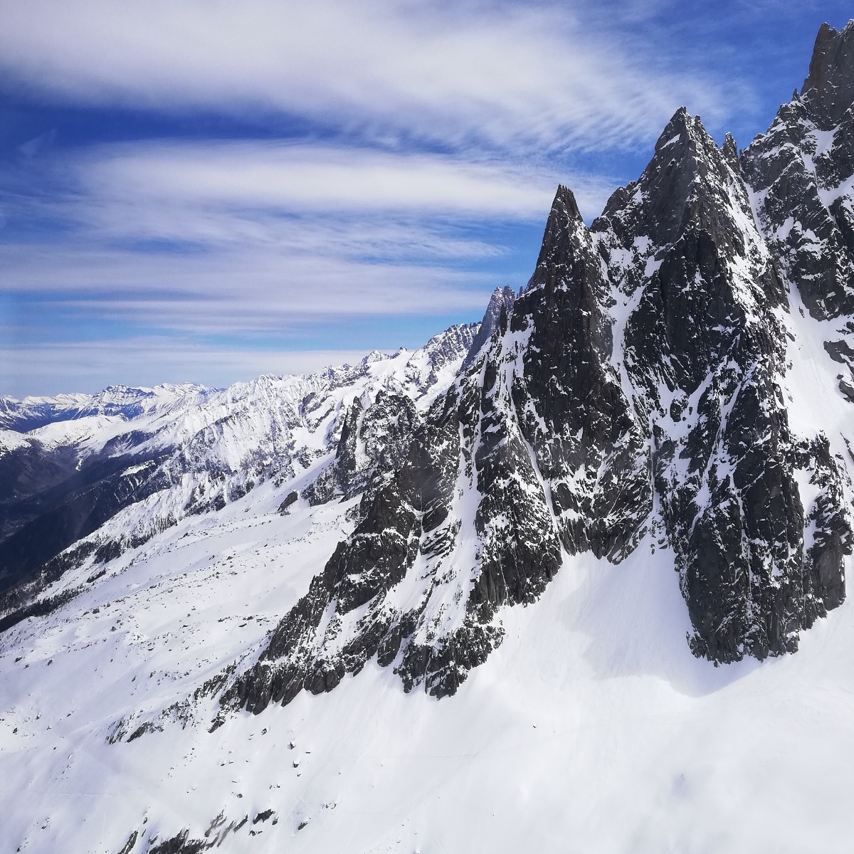 The peaks seen in Chamonix from Alguille du Midi platform. The trip with the cable car is stunning.

traveltoland.com 

#traveltoland #chamonix #cablecar #alps #frenchalps #mountainview #mountains #worldtraveler #france🇫🇷 #discoverfrance #discoverchamonix