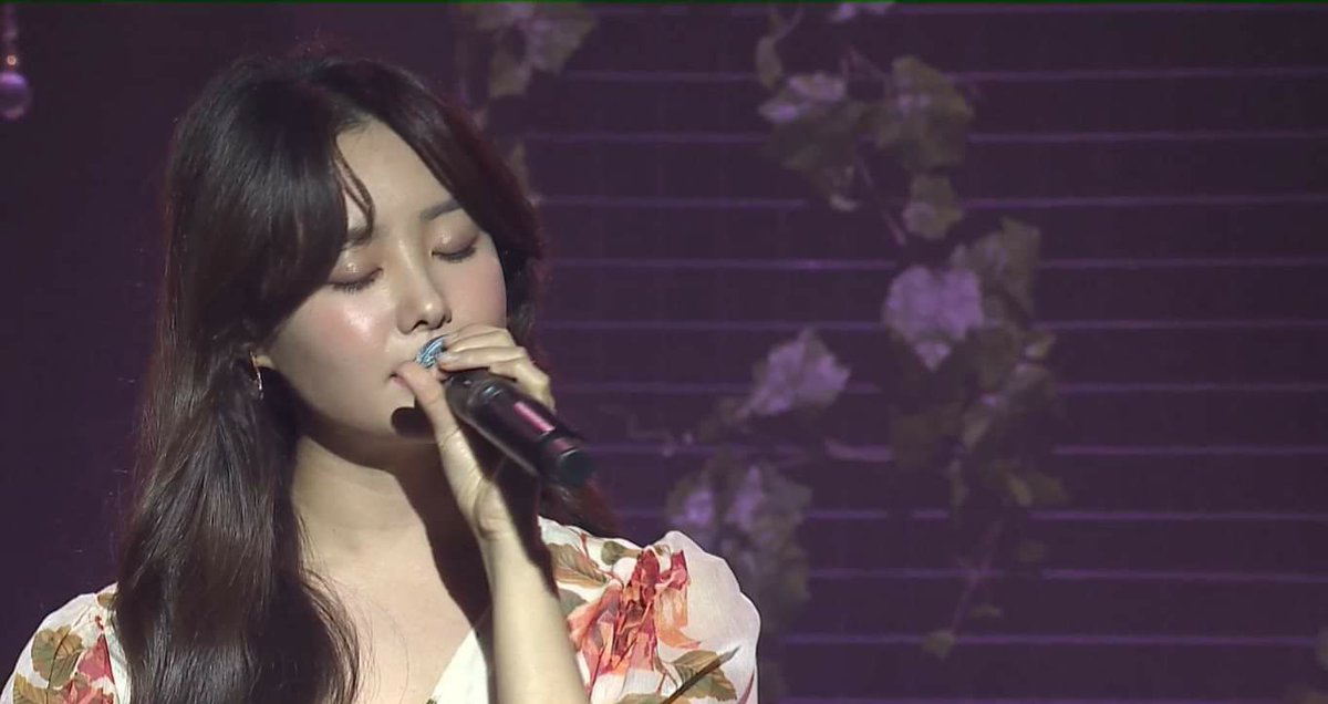 hellokpop's tweet photo. To perfectly cap off her intimate online fanmeeting, Song Ji Eun 'make it love'ly, while singing her pleasant "Cradle Song", as she gently bids goodbye to fans! ✨💛
Presented by: @cdmentph
#송지은 #SONGJIEUN #UNTACT_LIVE #BLOOM #피어나 #開花 #피어나_開花 https://t.co/TehFGlXVRH