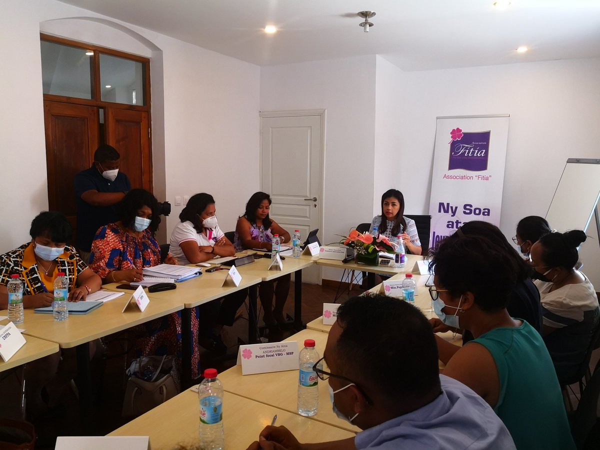 UNFPAMadagascar's tweet photo. Happening now: Strengthening the coordination of actions against GBV w/ Ms Mialy RAJOELINA, First Lady of Madagascarar, Champion of the fight to #EndGBV &amp; all critical stakeholders. Together we're unstoppable to end this scourge! #MPPSPF #SecuritePublique #MINJustice #MinSante https://t.co/nrbJzywald