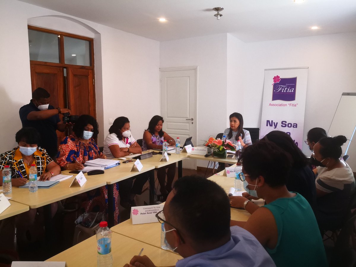 UNFPAMadagascar's tweet photo. Happening now: Strengthening the coordination of actions against GBV w/ Ms Mialy RAJOELINA, First Lady of Madagascarar, Champion of the fight to #EndGBV &amp; all critical stakeholders. Together we're unstoppable to end this scourge! #MPPSPF #SecuritePublique #MINJustice #MinSante https://t.co/nrbJzywald
