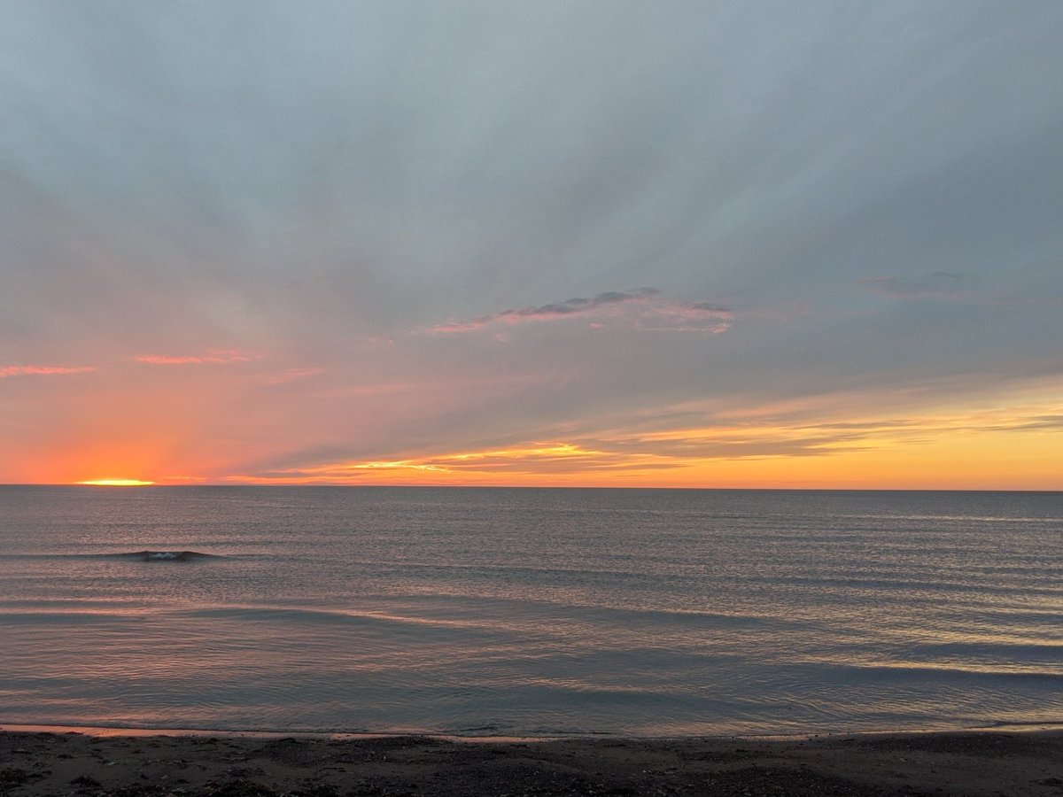Beautiful sunset from Prince Edward Island beach last summer #movetocanada #internationallife #PEI