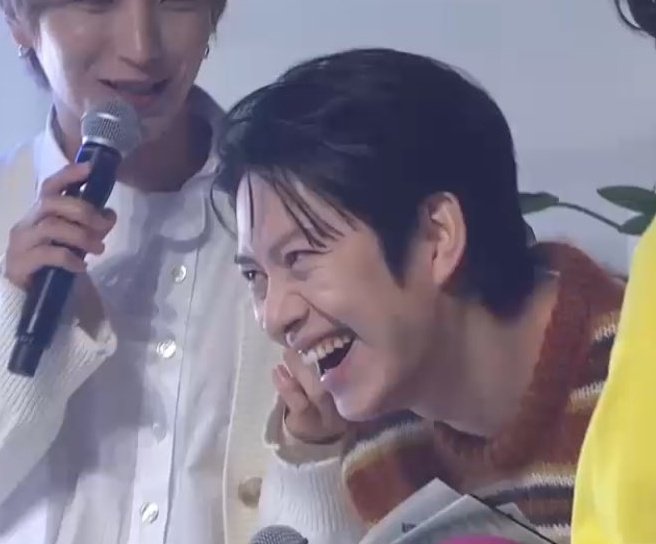 softchuls's tweet photo. i havent seen him this happy in so long 🥺💕💕 https://t.co/Ek9LZJjkrp