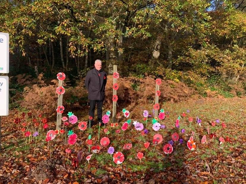 LeeAndersonMP1's tweet photo. REMEMBRANCE: Busy week, visiting schools, helping Ashfield's kids understand how much they have to thank our veterans for. #noFSM(in the holidays) #nosmackingban https://t.co/3c68UPv868