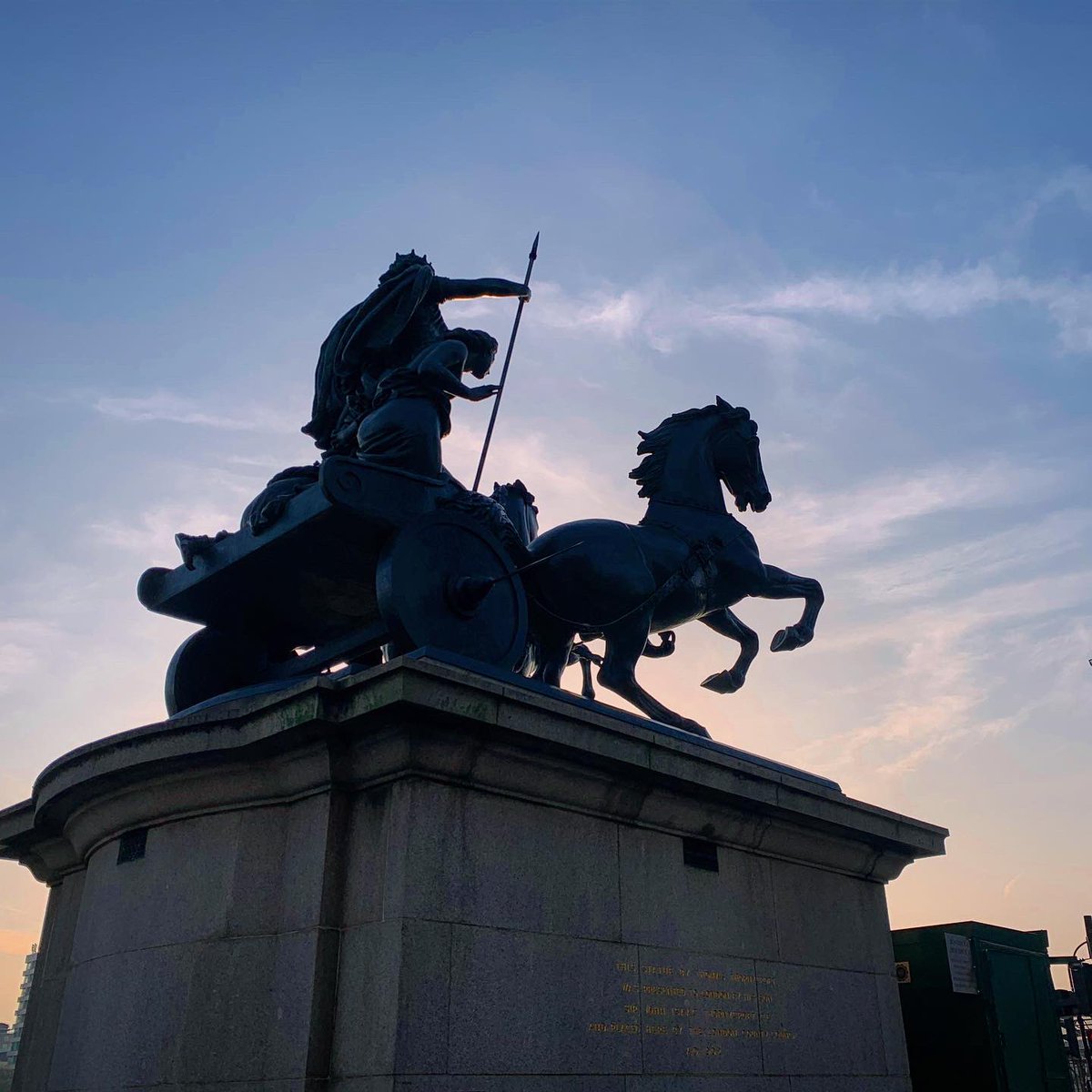 mickterry's tweet photo. Day 6 of 60km challenge. Early morning in London Town feels like you have the keys to the city #ridefatboyride #cycling #600kmchallenge #strava #skinnynovember #fatdecember #ilovelondon #cs3 https://t.co/czvlBVQQNy