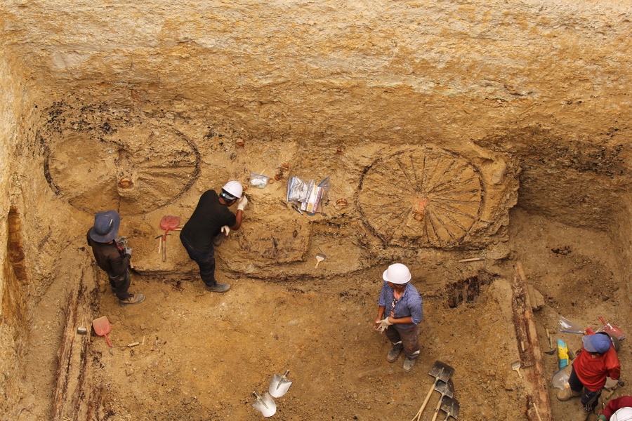 Poco se sabe de este pueblo que llevó al imperio chino a levantar una obra tan vasta, pues los Xiongnu no dejaron registros escritos, teniendo que reconstruirla a partir de los restos arqueológicos, y ahora de la genética.