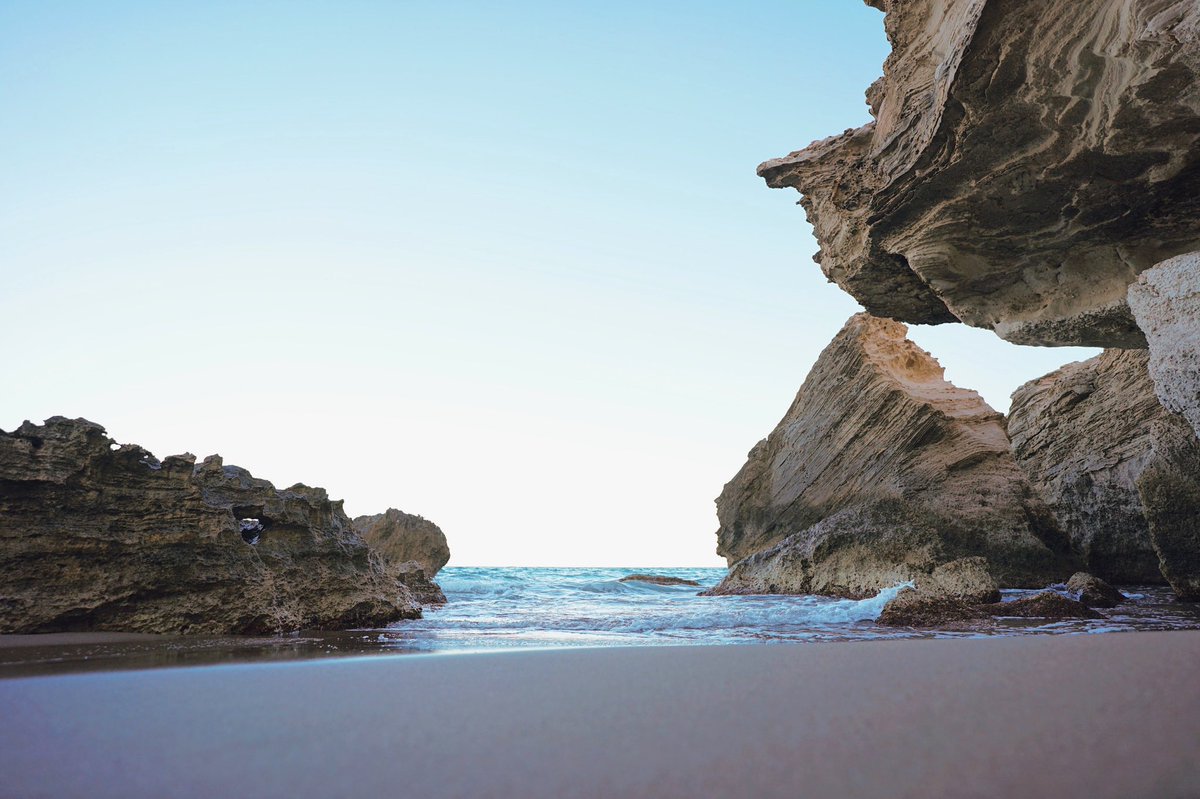 mandolinaes's tweet photo. I wanna sit on a beach at the evening just feeling the sand between the feet and listen to the sound of the waves #almeria #escullos https://t.co/dL0IFpd9s6