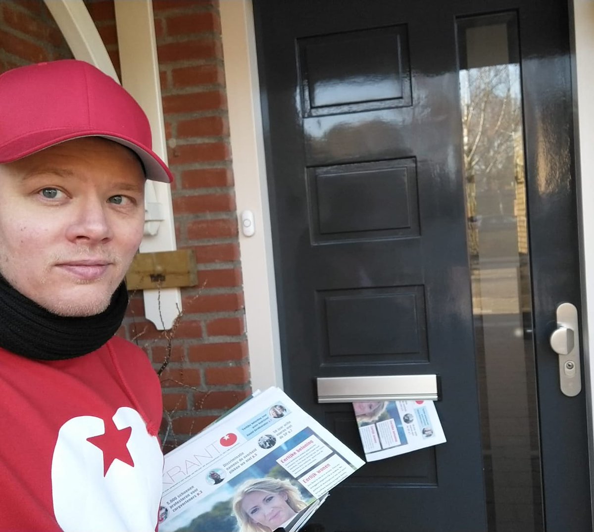 SPZwolle's tweet photo. Vandaag waren wij in de Aalanden met de nieuwe SP-krant en onze boodschap voor een rechtvaardiger samenleving. #zwolle #zgr #SP https://t.co/aq2x9V6h9x