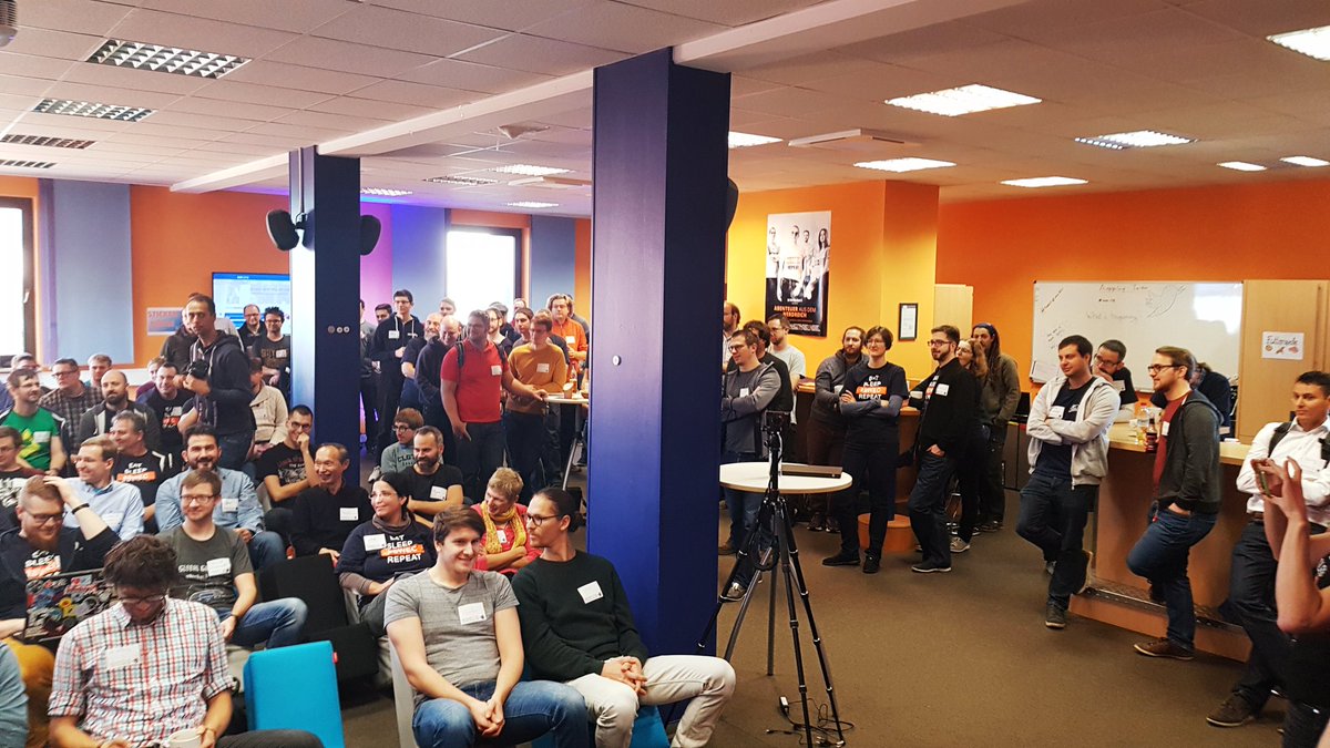 swe_camp's tweet photo. Begrüßung &amp; Sessionplanung 2018. 
#SWECthrowback https://t.co/nOynVr4qj9