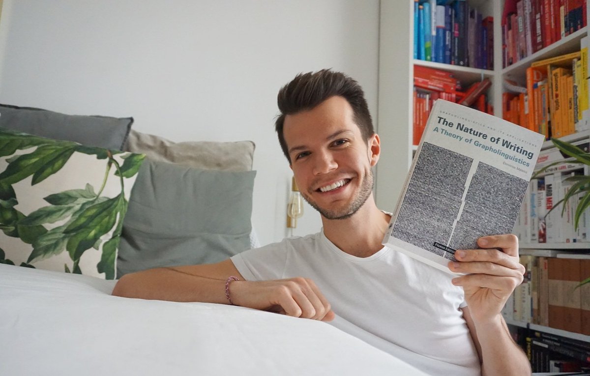 halbgrieche's tweet image. Es ist soweit, meine Dissertation mit dem Titel 'The Nature of Writing' ist veröffentlicht. Ihr könnt sie hier kostenlos downloaden: fluxus-editions.fr/gla3.php. Ich bin sichtlich glücklich drüber. Danke für eure anhaltende Unterstützung – ihr steht deshalb auch in der Danksagung!