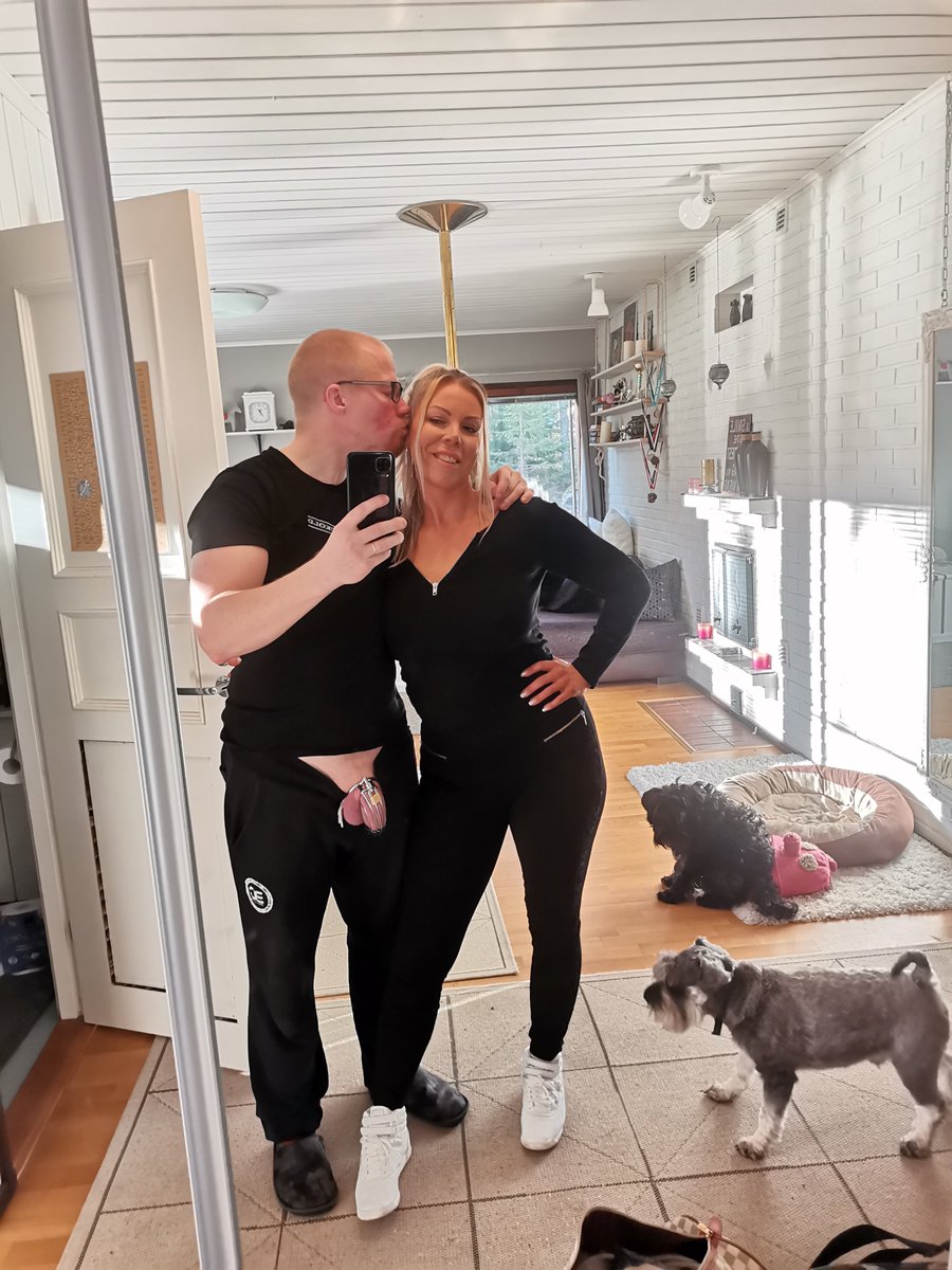 cuckold_robert's tweet photo. My #slut wife is gona head to working to other city #peräseinäjoki ower a night doing #topless and #privatstripping etc and left me home with the dogs In the #castity In the #cockcage... 🙈😈😉👍 Go chek out our #onlyFans accounts there Will be Moore material soon @narttuvaimo https://t.co/Q0nRwTffXz