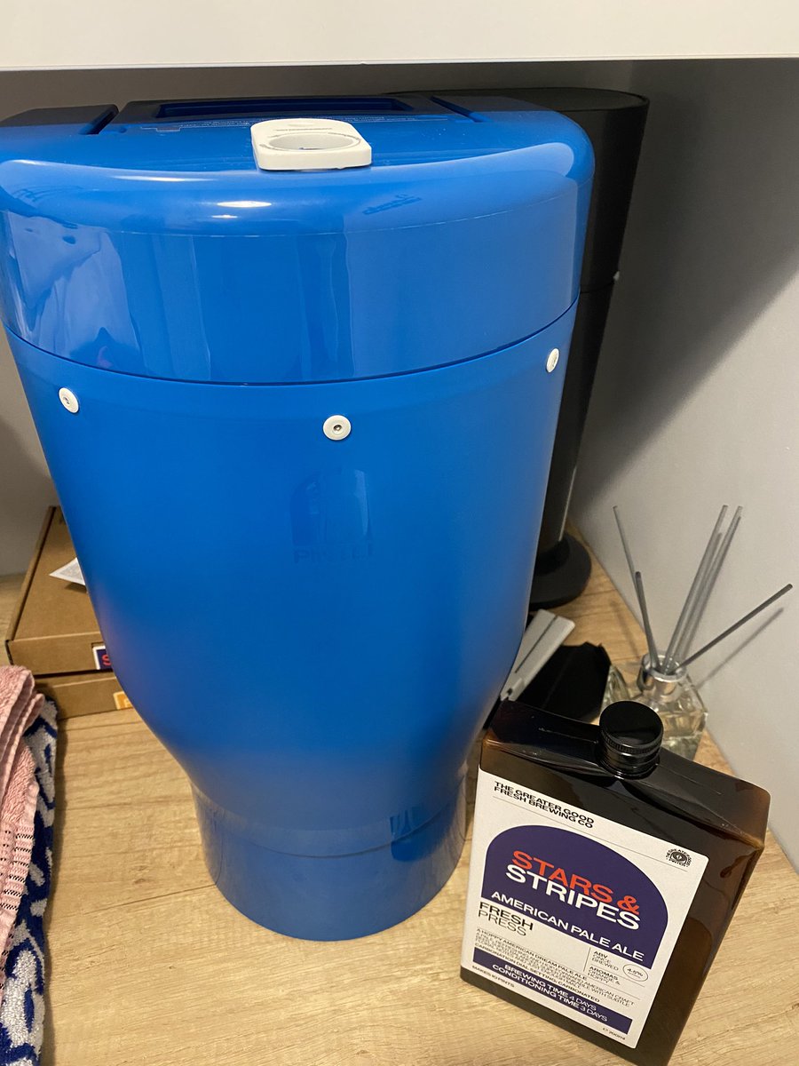 Airlann's tweet photo. My first brew is on! Now the waiting game! #freshbeer #freshbrewing #pinter @FreshBrewing https://t.co/ac5yNpULy9