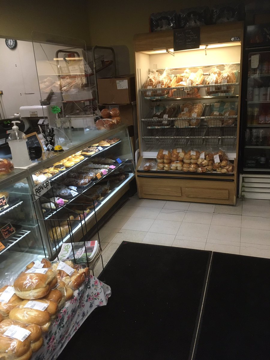 SchnitzBakery's tweet photo. Stop by today for your weekend bakery treats! We have a wide assortment of bread, muffins, bagels, cookies, strudel and much more! Just down from @schnitzdeli https://t.co/LNhx1cS43k