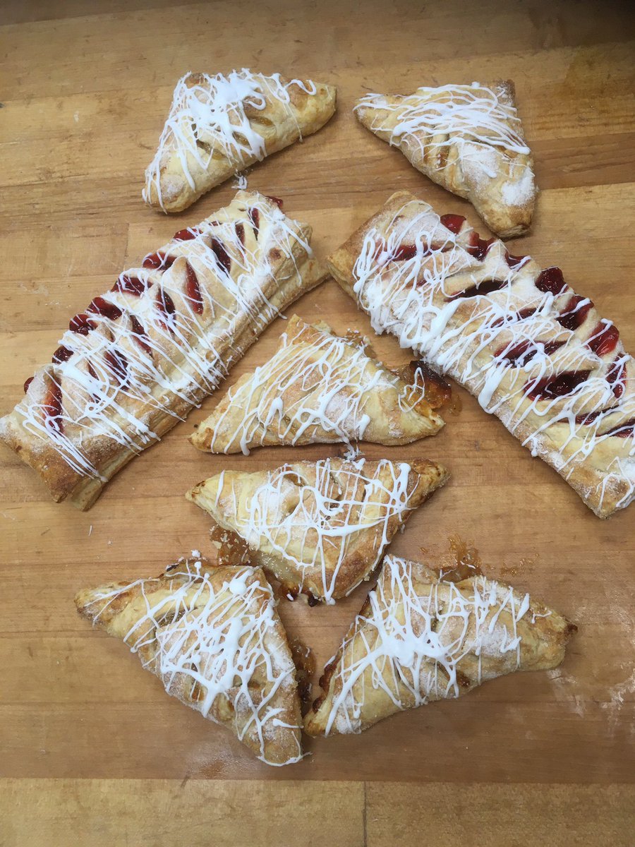 SchnitzBakery's tweet photo. Stop by today for your weekend bakery treats! We have a wide assortment of bread, muffins, bagels, cookies, strudel and much more! Just down from @schnitzdeli https://t.co/LNhx1cS43k