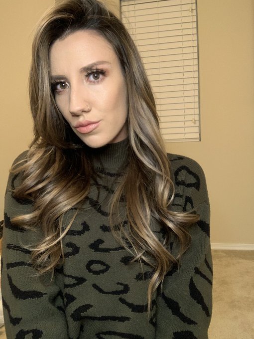 I did a thing. What do y&rsquo;all think? 🤷🏼&zwj;♀️ https://t.co/ns4jipP5Pt<a href="/tag/newprofilepic"class="tags"><span>#newprofilepic</span></a>