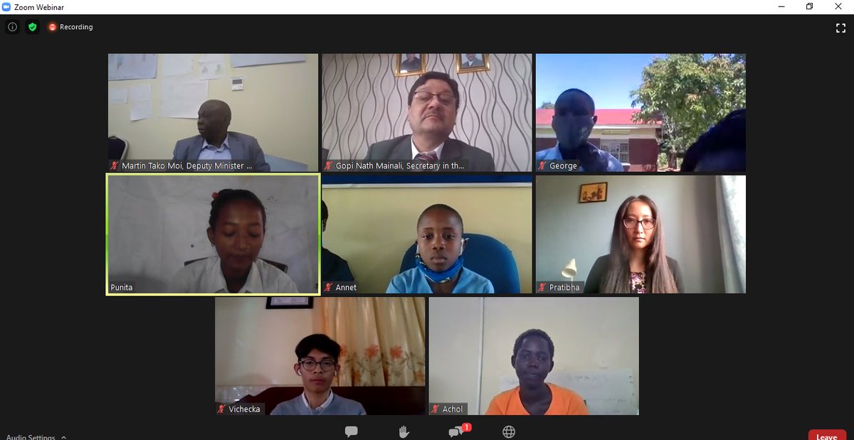 save_children's tweet photo. "For students like us, who don't have internet and mobile, to continue our studies, what plans have you made?"
Punita, 15, Nepal asks world leaders at our #TellMyLeader digital hangout, where children spoke about the impact of #COVID19 on their education. #SaveourEducation. https://t.co/SKGVcCdHS4