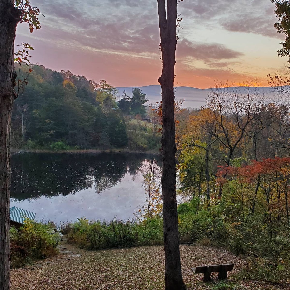 Tzinnjones's tweet photo. Embracing peace and calm in the mountains today. 
#SaturdayMorning #gratitude https://t.co/V3vjrfi8VW