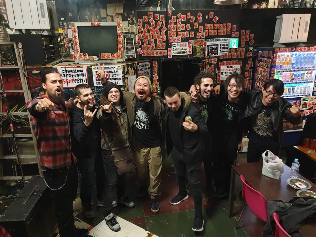ioritz1001's tweet photo. Rise To Fall、Blood Stain Childのツーマンでオープニングアクトをやらせて貰ってから一年。最高の日だったよね。コロナ明けに、きっとまた出来たら良いな。Rise To Fallはまた来たいって言ってるし、また一緒にライブ出来るはず！ https://t.co/B9Q63p86Wg