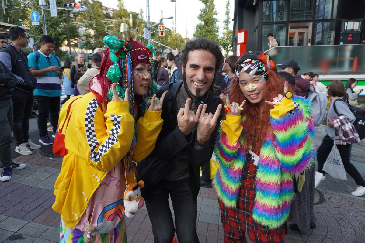 ioritz1001's tweet photo. Rise To Fall、Blood Stain Childのツーマンでオープニングアクトをやらせて貰ってから一年。最高の日だったよね。コロナ明けに、きっとまた出来たら良いな。Rise To Fallはまた来たいって言ってるし、また一緒にライブ出来るはず！ https://t.co/B9Q63p86Wg