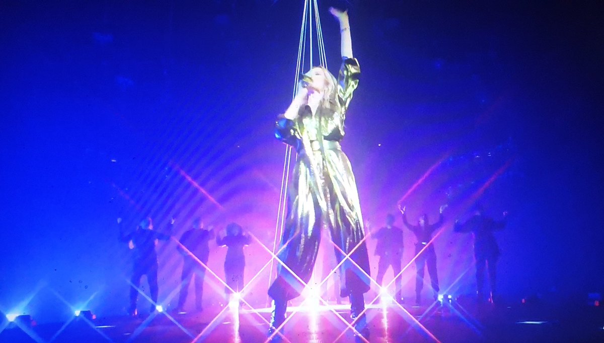 What a great show! Magic indeed!  #INFINITEDISCO congrats loved it,  <a href="/kylieminogue/">Kylie Minogue</a> ✔✔👍❤👏👏 pic.x.com/cop99j7Byy