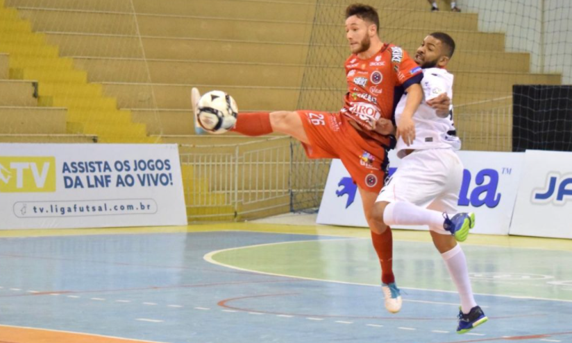 FeedFutsal's tweet image. 🇧🇷 Carlos Barbosa held to a draw after going goal up against Joaçaba!

Read more and watch highlights of last night's Brazilian #futsal playoff match: futsalfeed.com/news/1513-carl…

#futsal #futsalnews @lnfontime @acbf #Joaçaba