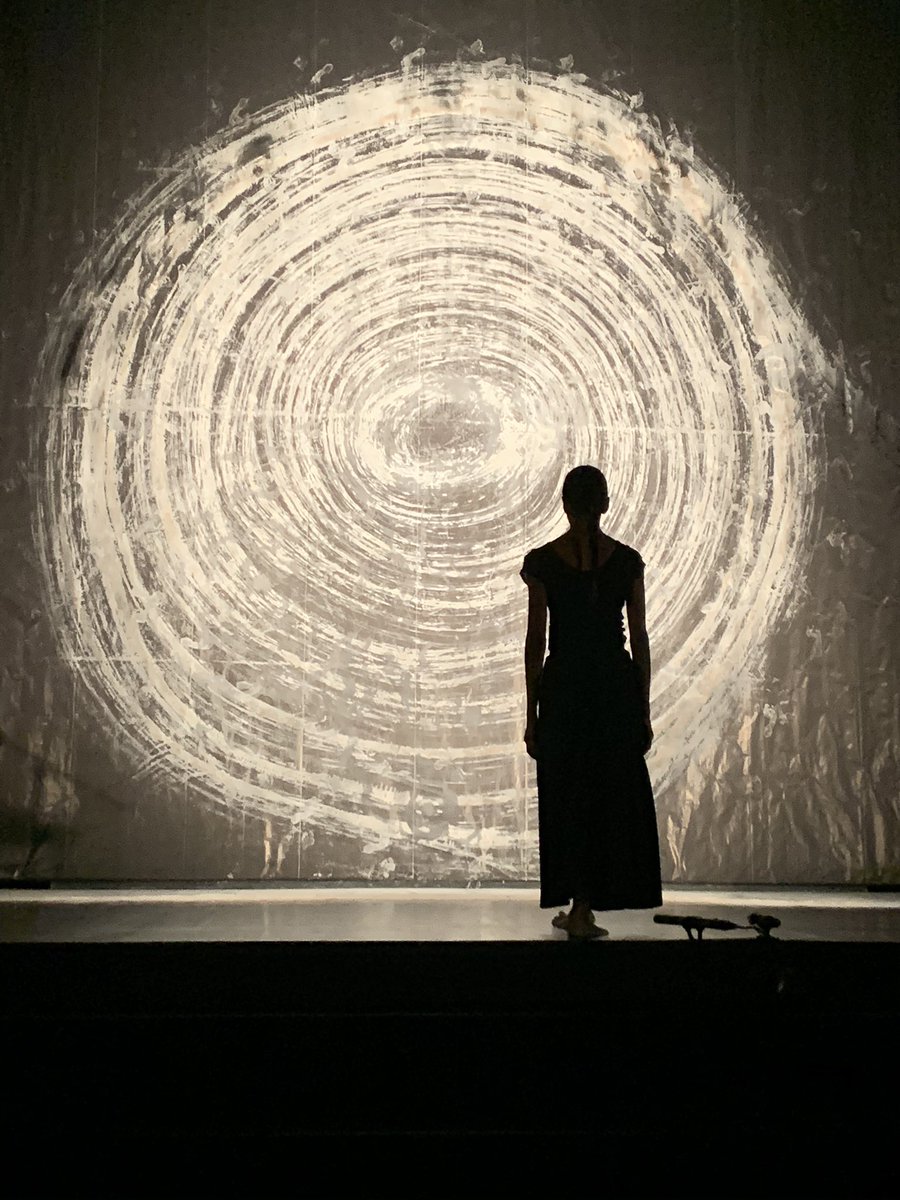FalconiJL's tweet photo. Éblouissante représentation de la Compagnie 111 de Aurélien Bory avec Shantala Shivalingappa (danse) et Taïcyr Fadel (percussions) dans le cadre du 17ème festival de danse de #Belgrade. La vie continue grâce à @AjaJung1 🙏@IFsrbija https://t.co/QceTGsWqe2