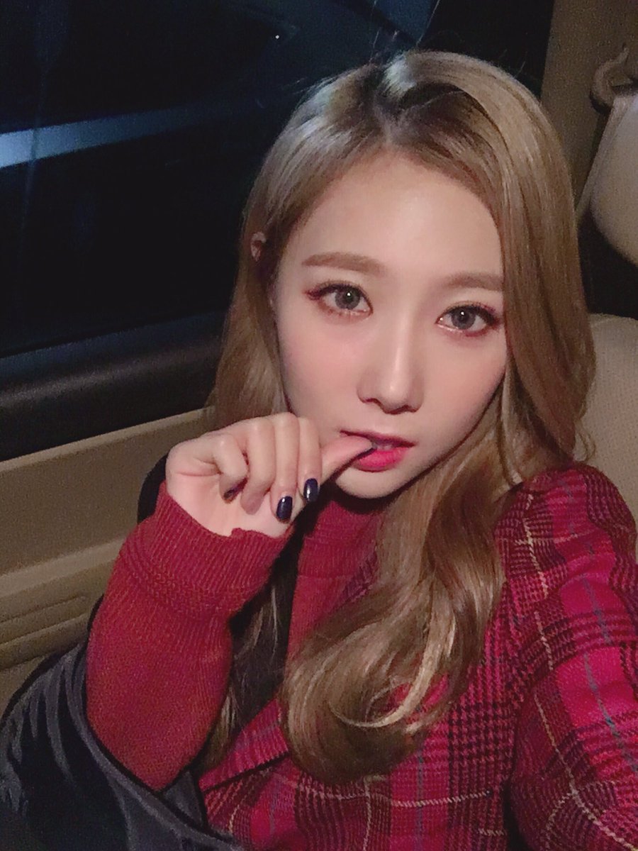 nightcatchers's tweet photo. · 🎶 ¡* drᥱᥲm of 𝕞𝕖,, 𝐧𝐢𝐠𝐡𝐭𝐜𝐚𝐭𝐜𝐡𝐞𝐫'𝐬 (惡夢.) plᥲylıst — 💿 . ⃗. @ 𝐪𝐢𝐚𝐧𝐚𝐲 updᥲtᥱ: #LetsPlayWithLullet ₊ #LetsPlayQnA !
Buenos días, Qianay al habla. Hoy quería recordar lo grandiosa que es la canción debut de @LULLET_. ¡Espero que os guste como a mi! https://t.co/VPf4lJdAeO
