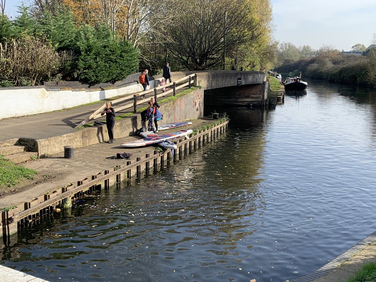 ILoveHanwell's tweet photo. Some of them #paddleboarders up from #BrentfordDocks this morning #HanwellLocks #Lock97 https://t.co/nUJVDIbEyR