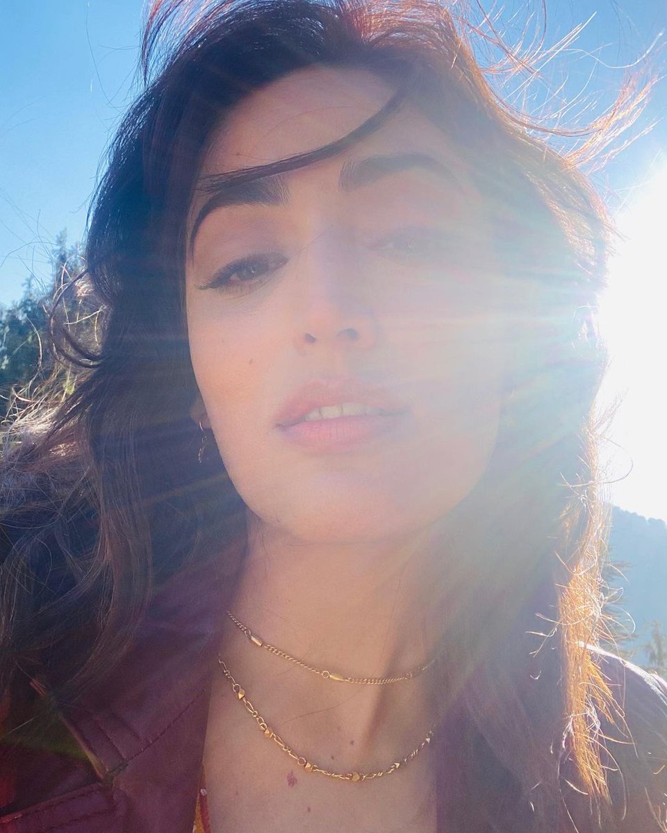 AwesomeTopmodel's tweet photo. #winterrays The real weekend vibes with this sun-kissed beauty...📸@yamigautam
#celeb #beauty #bollywood #fashion #shootlife #himachal #nofilter #awesometv #simplyawesome #awesometopmodel #simplybeautiful #bollywood https://t.co/Ns1ktGw2cc