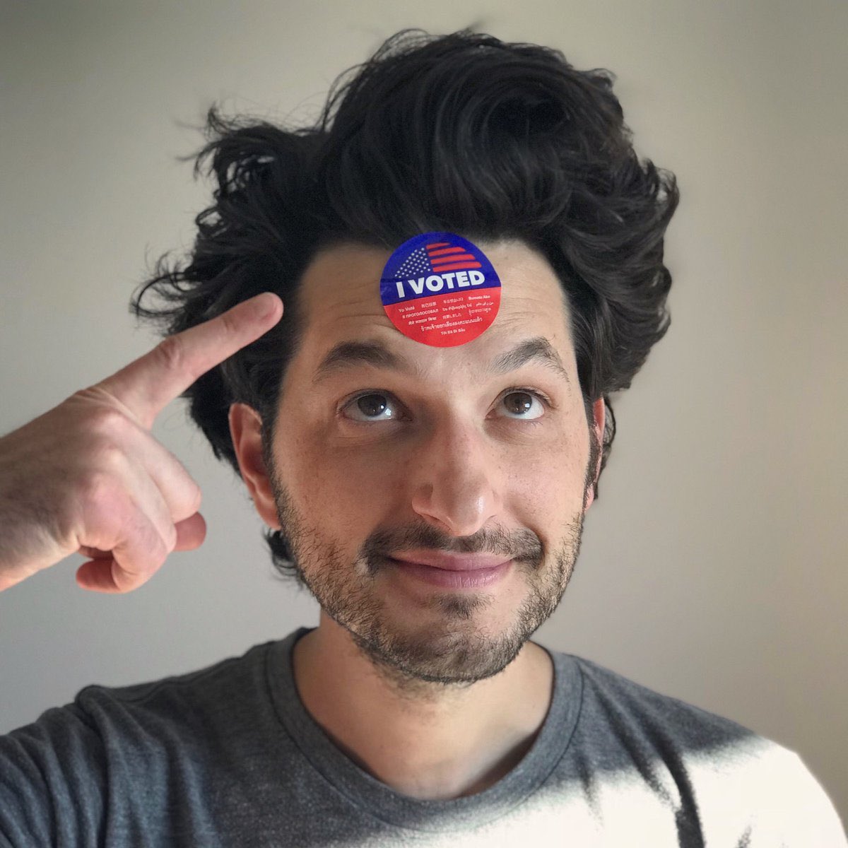 I wanna scruff his lil chin 