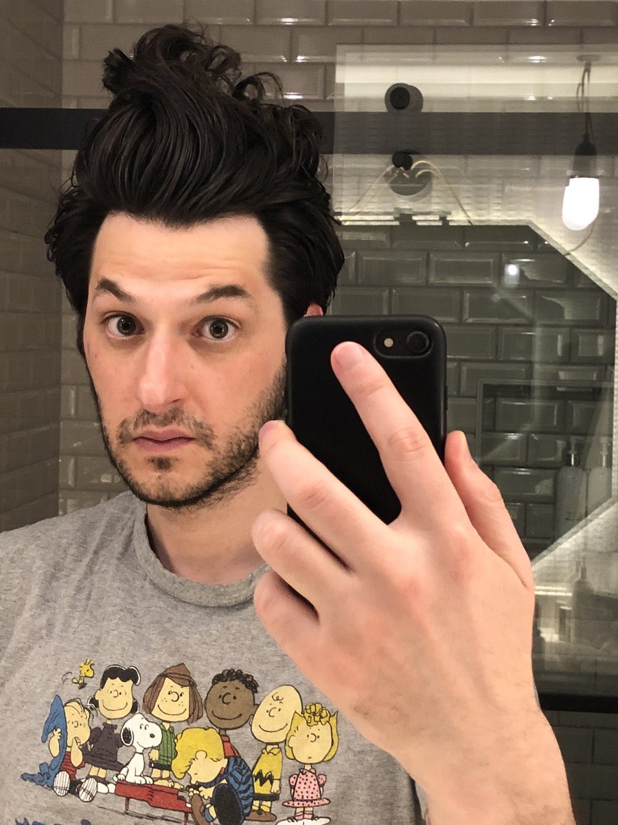 I wanna scruff his lil chin 