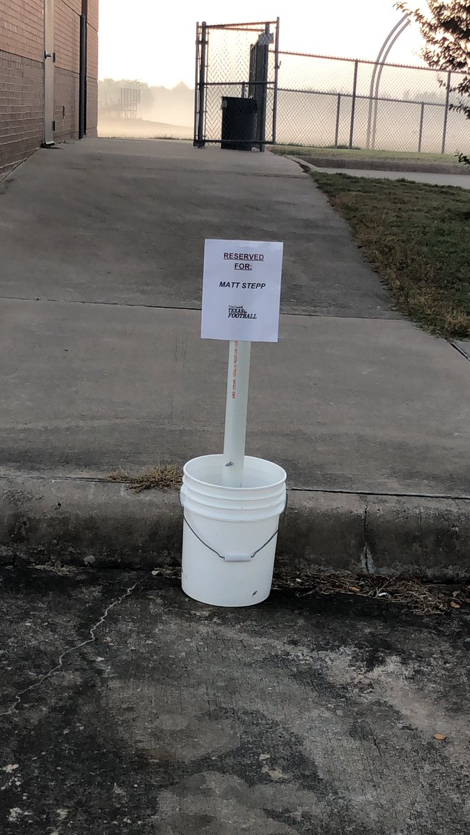 CoachCompton_'s tweet photo. @Matt_Stepp817 Beautiful day for some bulldog football! Got you a front row parking spot right in front of the fieldhouse! Fat Boys will be in the press box! https://t.co/oHDJlrQEhO